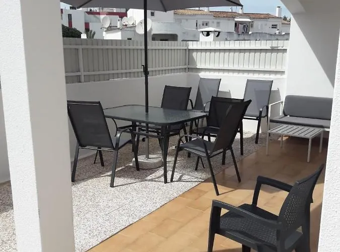 Cozy Apartment Near Oura Beach